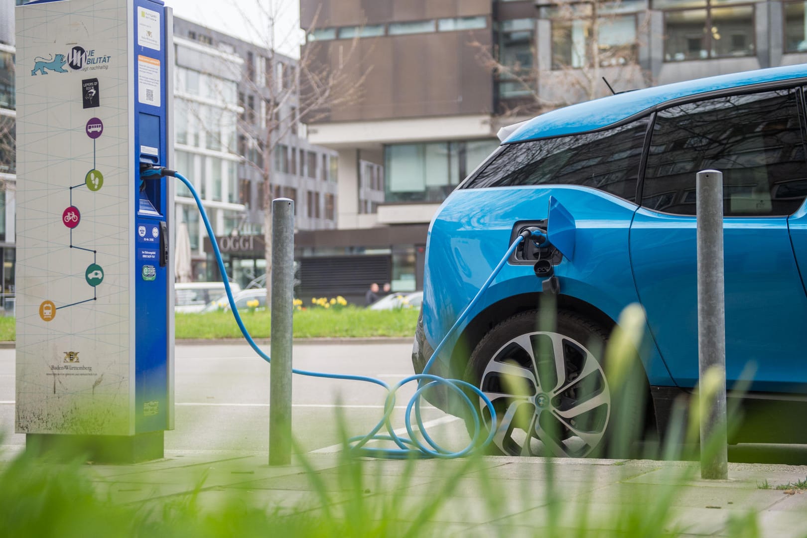 Elektroauto an einer Ladestation