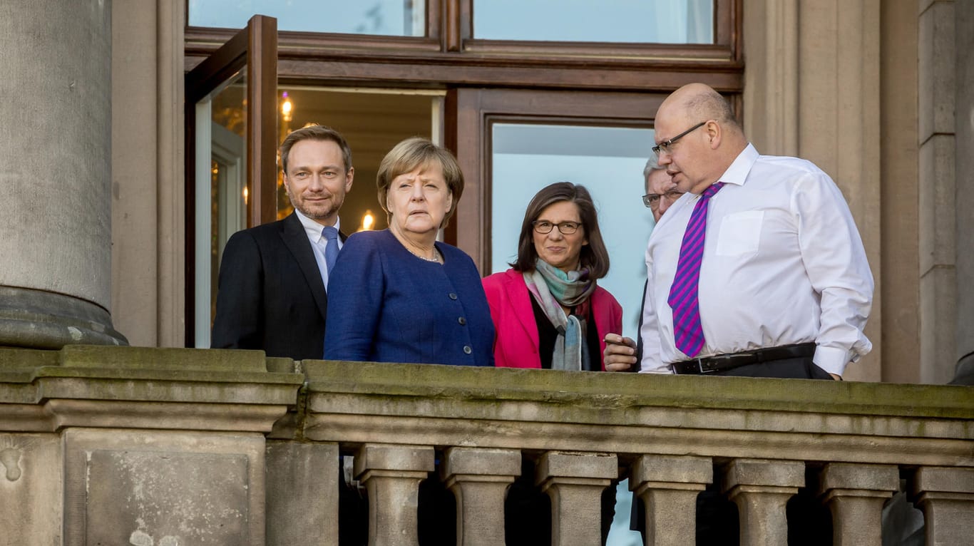 Sondierer unter sich: Kanzlerin Merkel, FDP-Chef Lindner, Grünen-Fraktionschefin Göring-Eckardt, Kanzleramtschef Altmaier.
