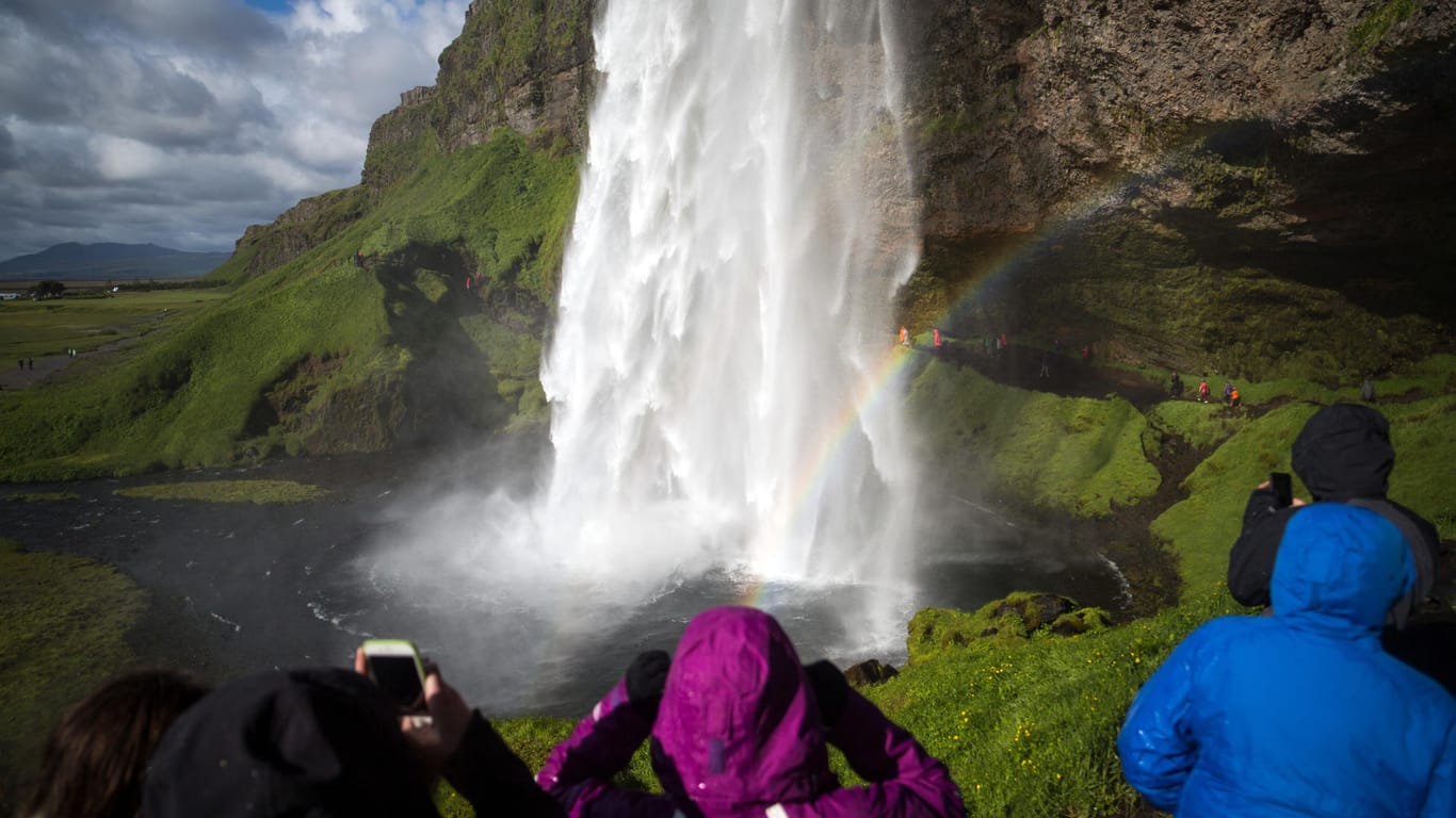 Island besticht durch seine Naturschönheiten – ein Grund, weshalb viele Touristen ins Land kommen.
