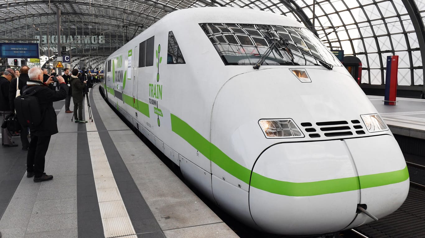 Mit dem ICE-Sonderzug "Train to Bonn" reiste Umweltministerin Hendricks am Samstag von Berlin aus zur Klimakonferenz.