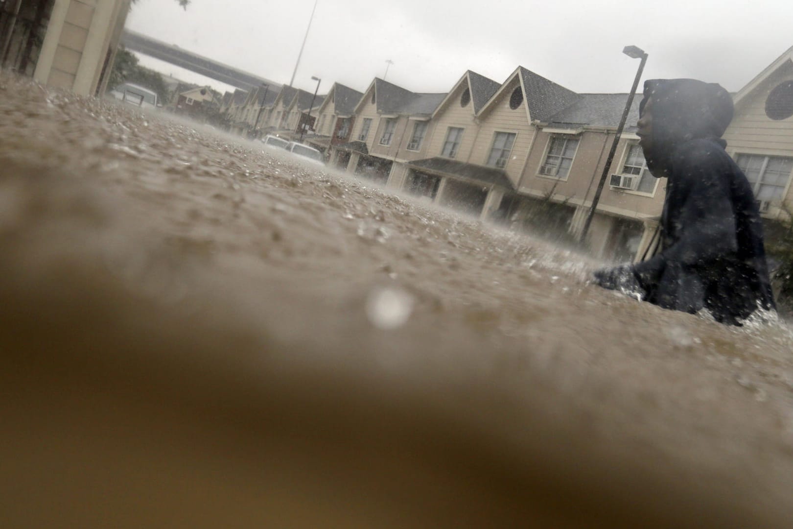 Von Tropensturm "Harvey" überflutete Straße in Houston (US-Staat Texas). Dem US-Klimaschutzbericht zufolge wächst die Gefahr verheerender Überschwemmungen.