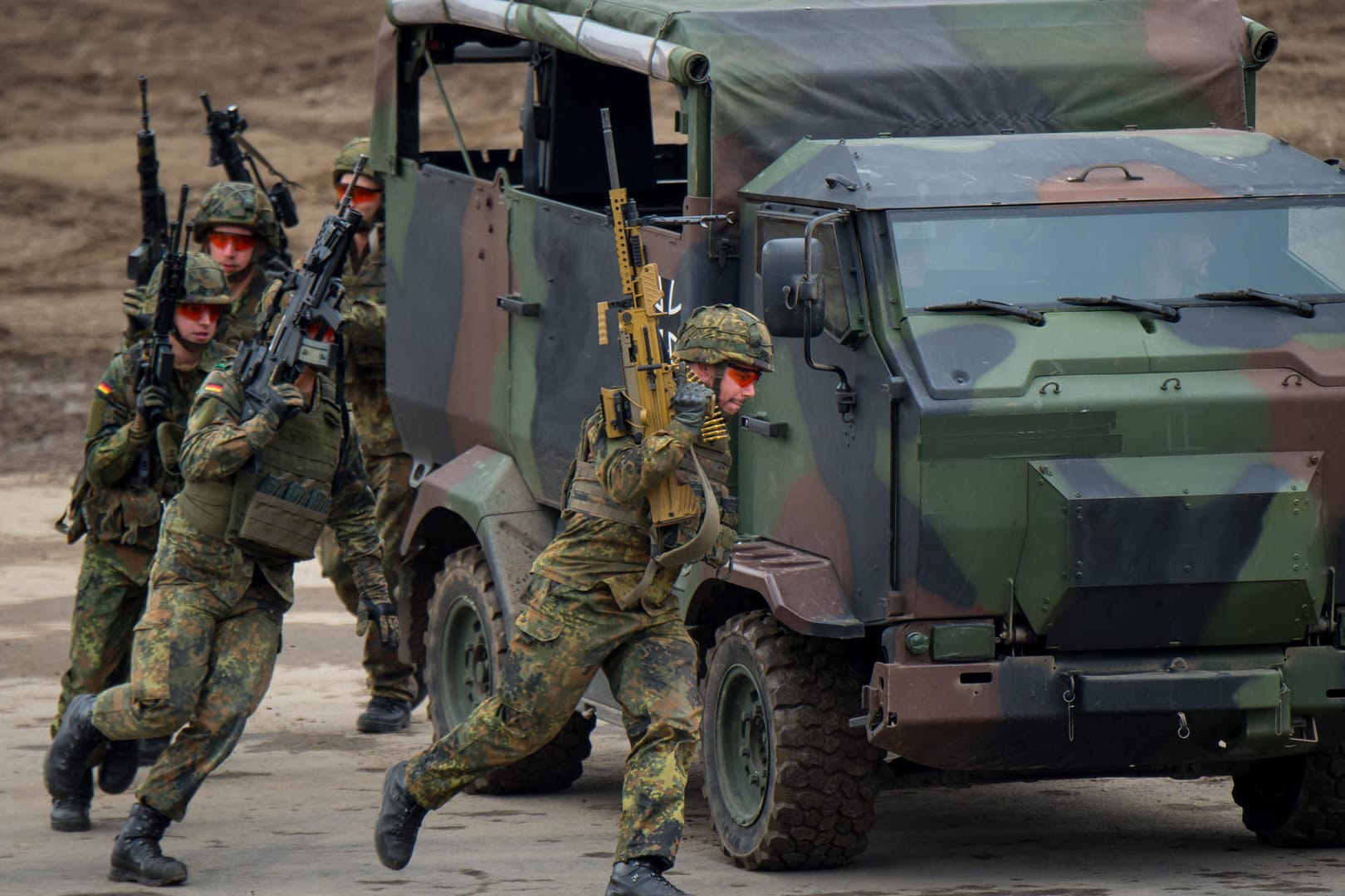 Soldaten der Bundeswehr bei einer Übung auf dem Stützpunkt in Munster (Niedersachsen).