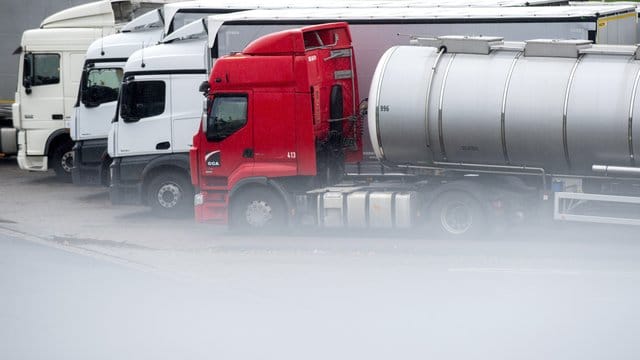 "Das begleitete Fahren ab 17 Jahren im Pkw hat sich bewährt", sagte Jürgen Bente, Referatsleiter für fahrpraktische Programme im Deutschen Verkehrssicherheitsrat. "Das begleitete Fahren ab 17 Jahren im Pkw hat sich bewährt", sagte Jürgen Bente, Referatsleiter für fahrpraktische Programme im Deutschen Verkehrssicherheitsrat.