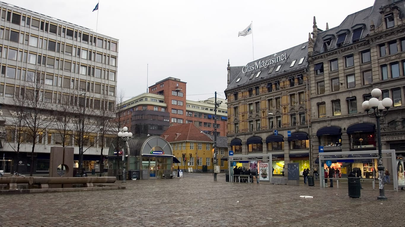 Der Verdächtige schoss am Stortorvet im Zentrum der norwegischen Hauptstadt um sich.