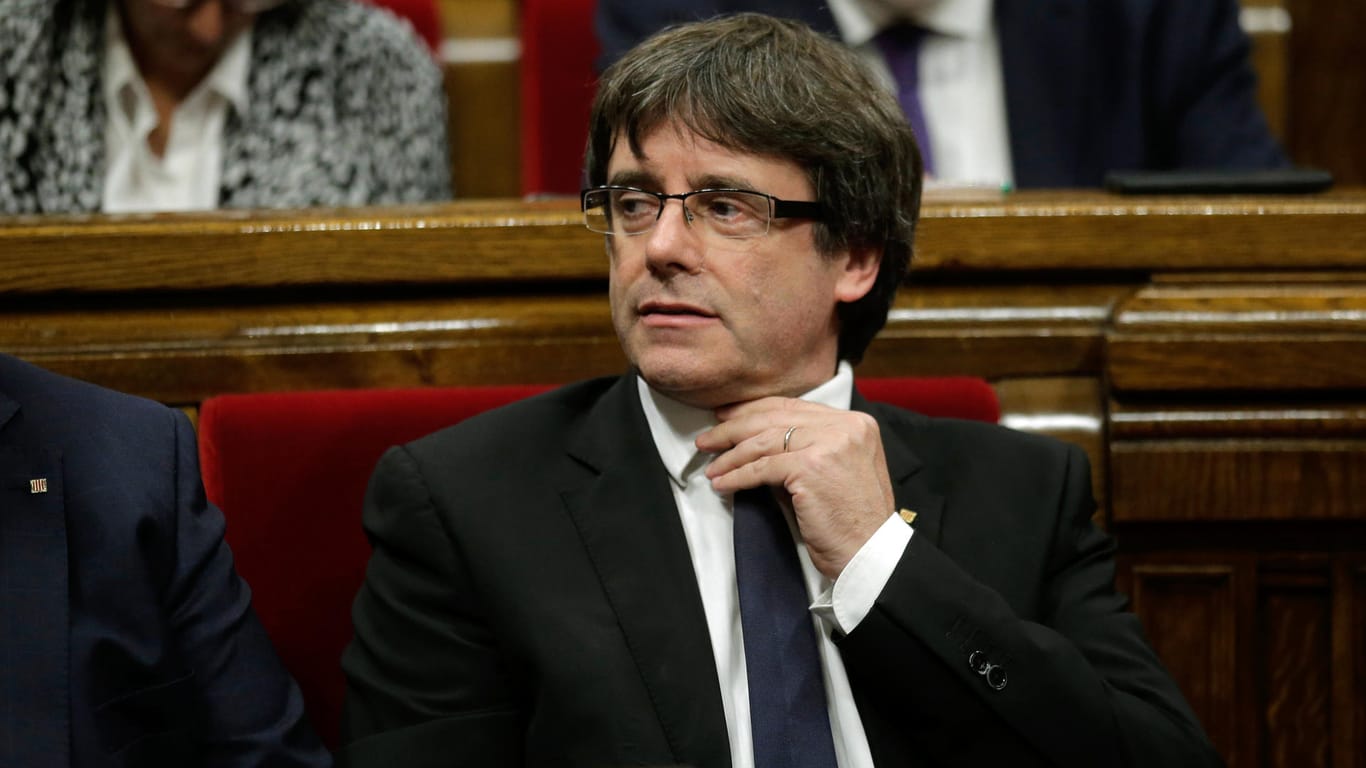 Carles Puigdemont bei einer Sitzung des katalanischen Parlaments im Oktober.