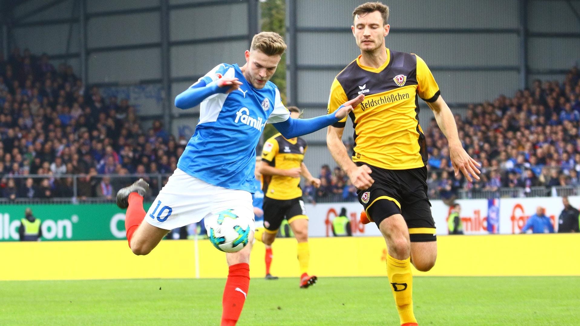Brachte die Kieler mit dem 1:0 auf die Siegerstraße: Marvin Ducksch (li.), hier im Duell Dresdens Florian Ballas Brachte die Kieler mit dem 1:0 auf die Siegerstraße: Marvin Ducksch (li.), hier im Duell Dresdens Florian Ballas