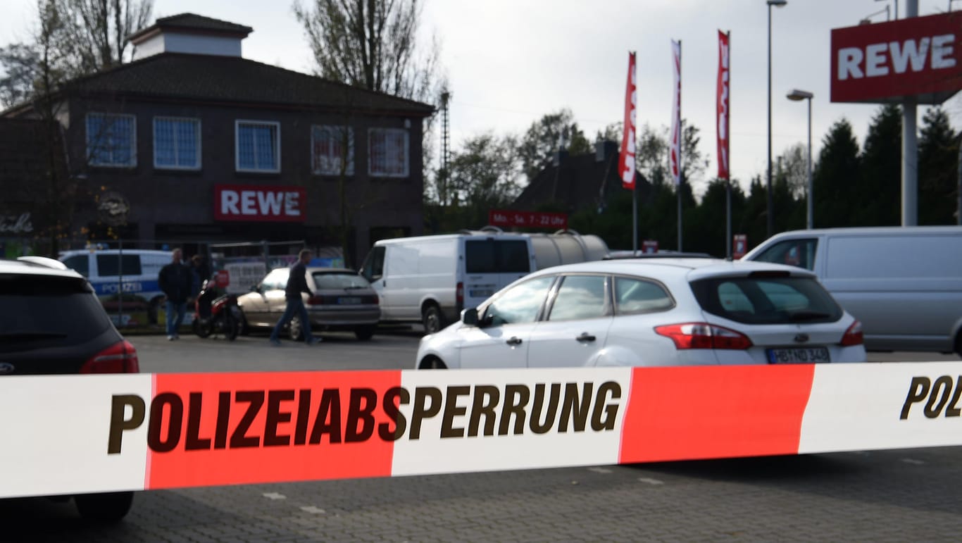 Rewe-Supermarkt im Bremer Stadtteil Oslebshausen: Hier fielen vergangene Woche die tödlichen Schüsse.