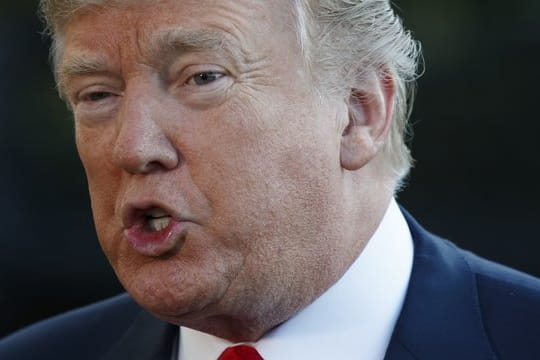 Nur noch 35 Prozent der Amerikaner bescheinigen Trump, dass er viel oder einen guten Teil erreicht habe, so eine "Washington Post"/ABC News-Umfrage.