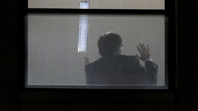 Puigdemont hatte sich am Sonntagmorgen den belgischen Behörden gestellt. Puigdemont hatte sich am Sonntagmorgen den belgischen Behörden gestellt.