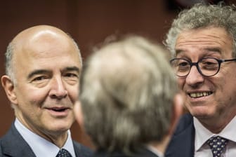 Thema "Paradise Papers": EU-Finanzkommissar Pierre Moscovici (l.