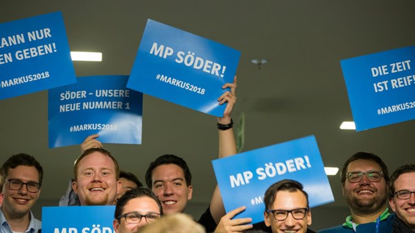 Miglieder der Jungen Union Bayern fordern "MP Söder!".