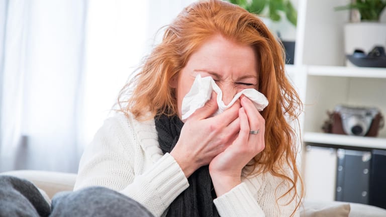 Es gibt kein Heilmittel gegen Erkältung, aber man kann mit einigen Mitteln die Symptome lindern.