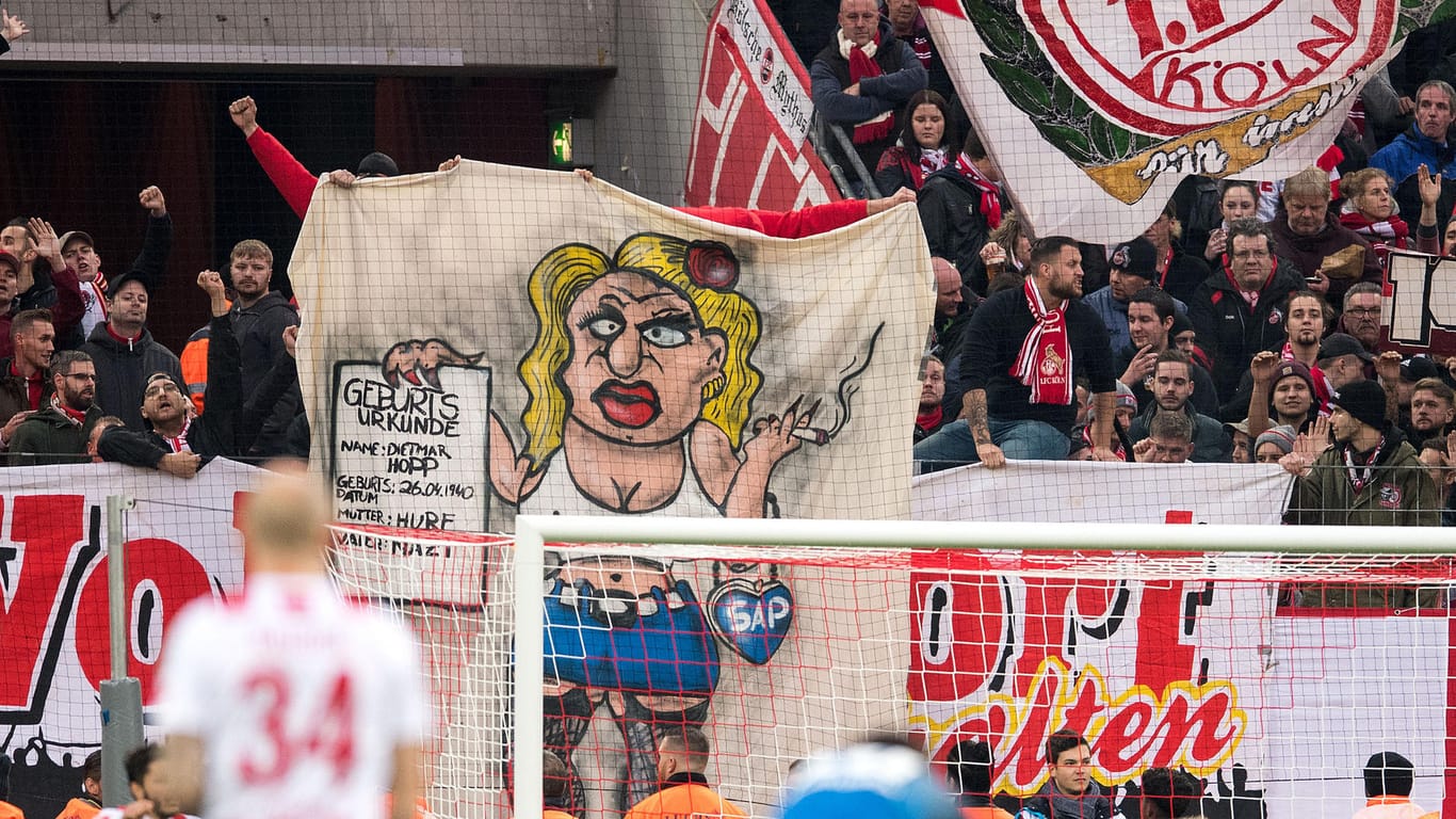 Dieses Banner der Köln-Fans machte Hoffenheim und Mäzen Dietmar Hopp wütend.