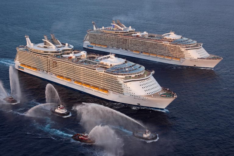 Die baugleichen Schiffe der Oasis-Klasse: Allure of the Seas und Oasis of the Seas.