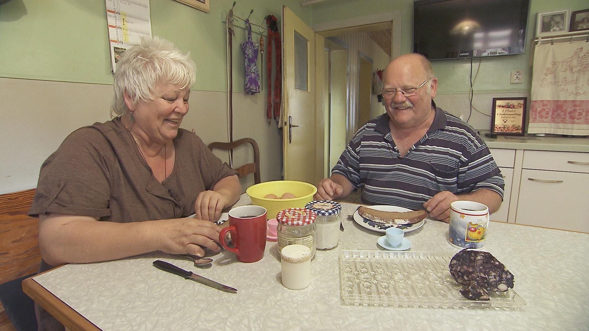 Hier lachen Rosemarie und Günter, doch bei einem späteren Frühstück kam es zum Eklat.