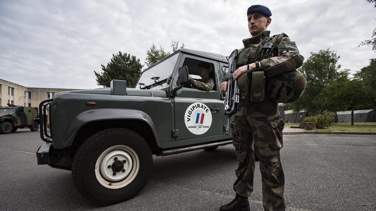 Das französische Anti-Terror-Zentrum in Vincennes: Zehn Terror-Verdächtige haben Ermittler in Frankreich und der Schweiz festgenommen (Symboldbild).