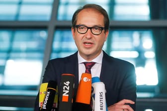 Alexander Dobrindt im Bundestag: Der CSU-Politiker beklagt sich über die Grünen.