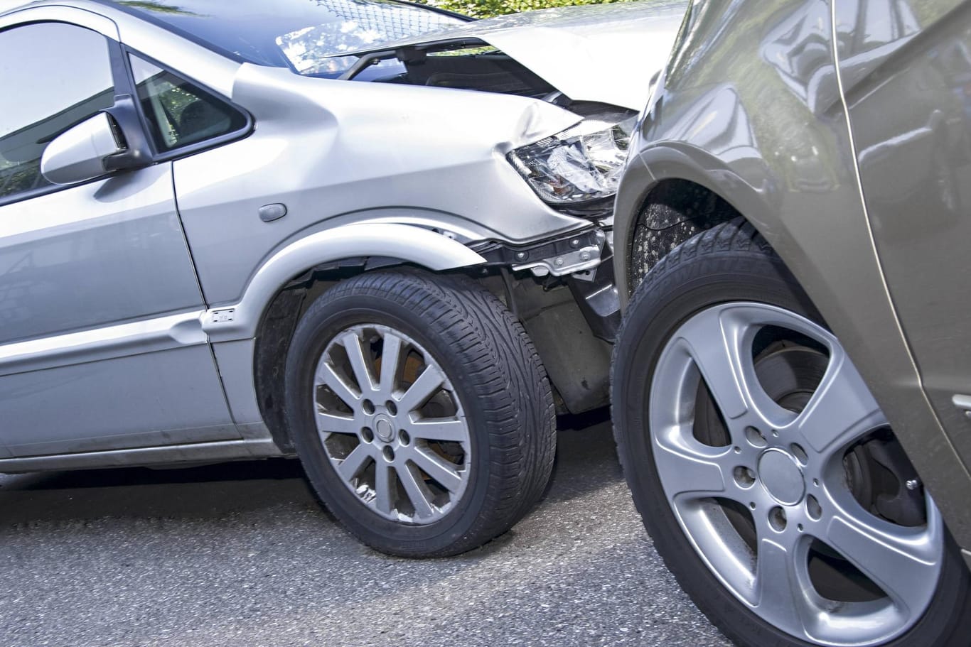 Ein Autounfall mit Blechschaden sollte gut abgesichert sein.