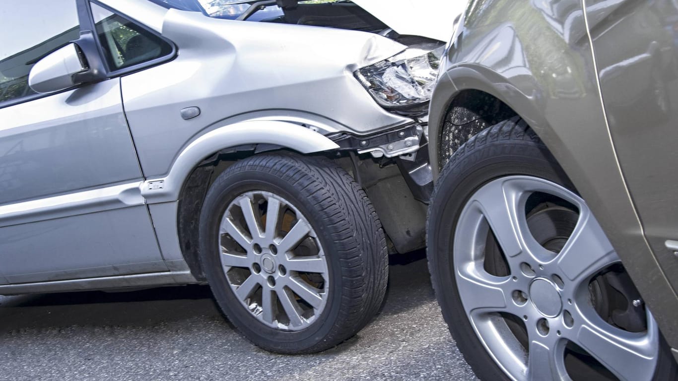 Ein Autounfall mit Blechschaden sollte gut abgesichert sein.