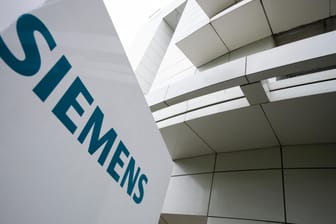 Der Großkonzern Siemens plant im Zuge der fallenden Nachfrage für Gasturbinen und des Aufschwung der erneuerbaren Energien erhebliche Umstrukturierungen.