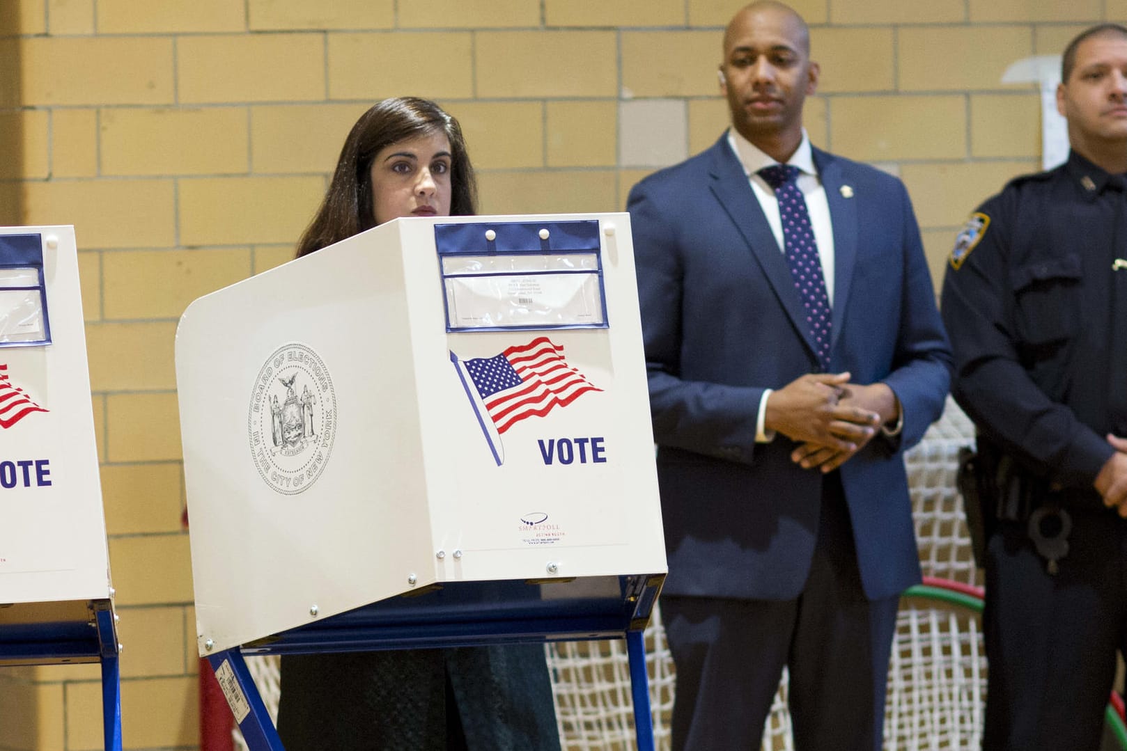 Die republikanische Bürgermeisterkandidatin für New York, Nicole Malliotakis, gibt ihre Stimme ab. Eine Woche nach dem Terroranschlag in New York wählt die Millionenmetropole einen neuen Bürgermeister. Rund 4,3 Millionen Bürger waren dazu aufgerufen, ihre Stimme abzugeben.