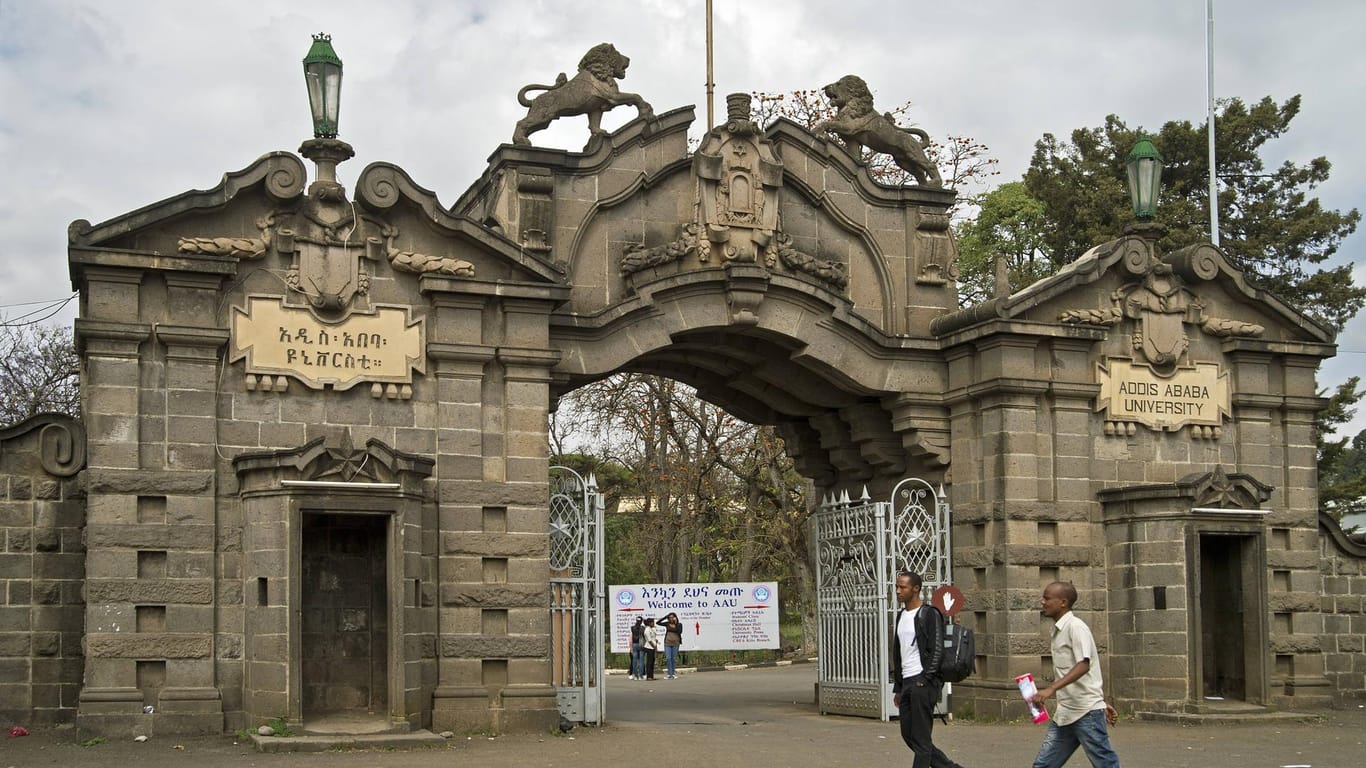 Eingangsportal zum Hauptcampus der Universität Addis Abeba