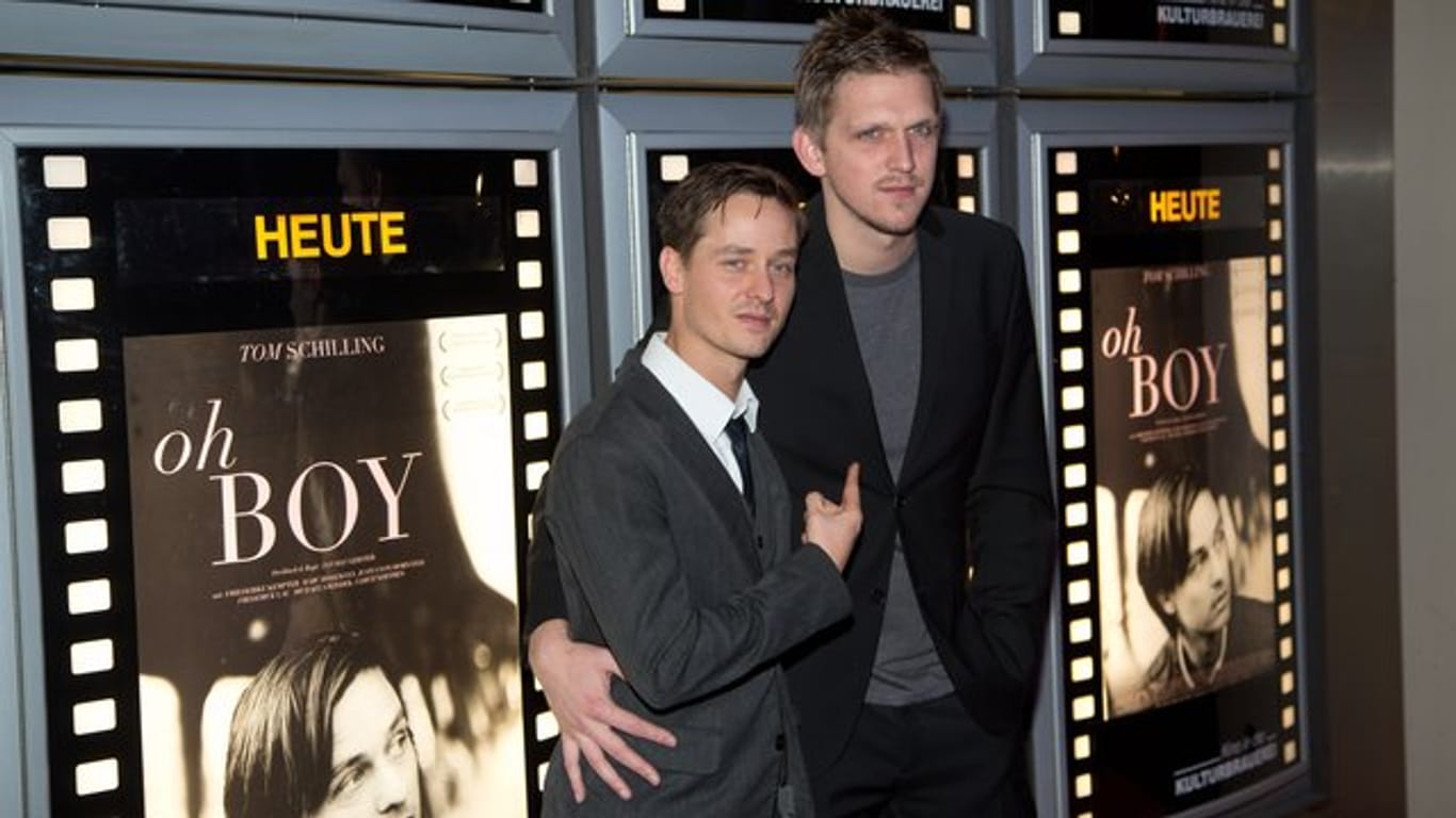 Schauspieler Tom Schilling (l) und Regisseur Jan Ole Gerster bei der Premiere von "Oh Boy" in Berlin.