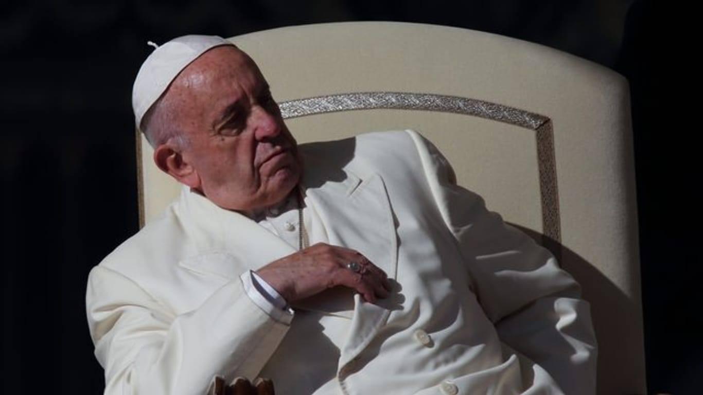 Papst Franziskus wirbt für Ruhe und echte Kontakte unter den Menschen.