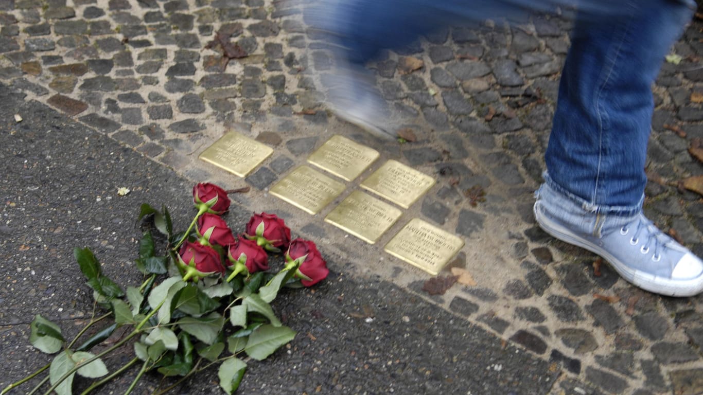 Stolpersteine sollen an verfolgte Juden im Nationalsozialismus erinnern.