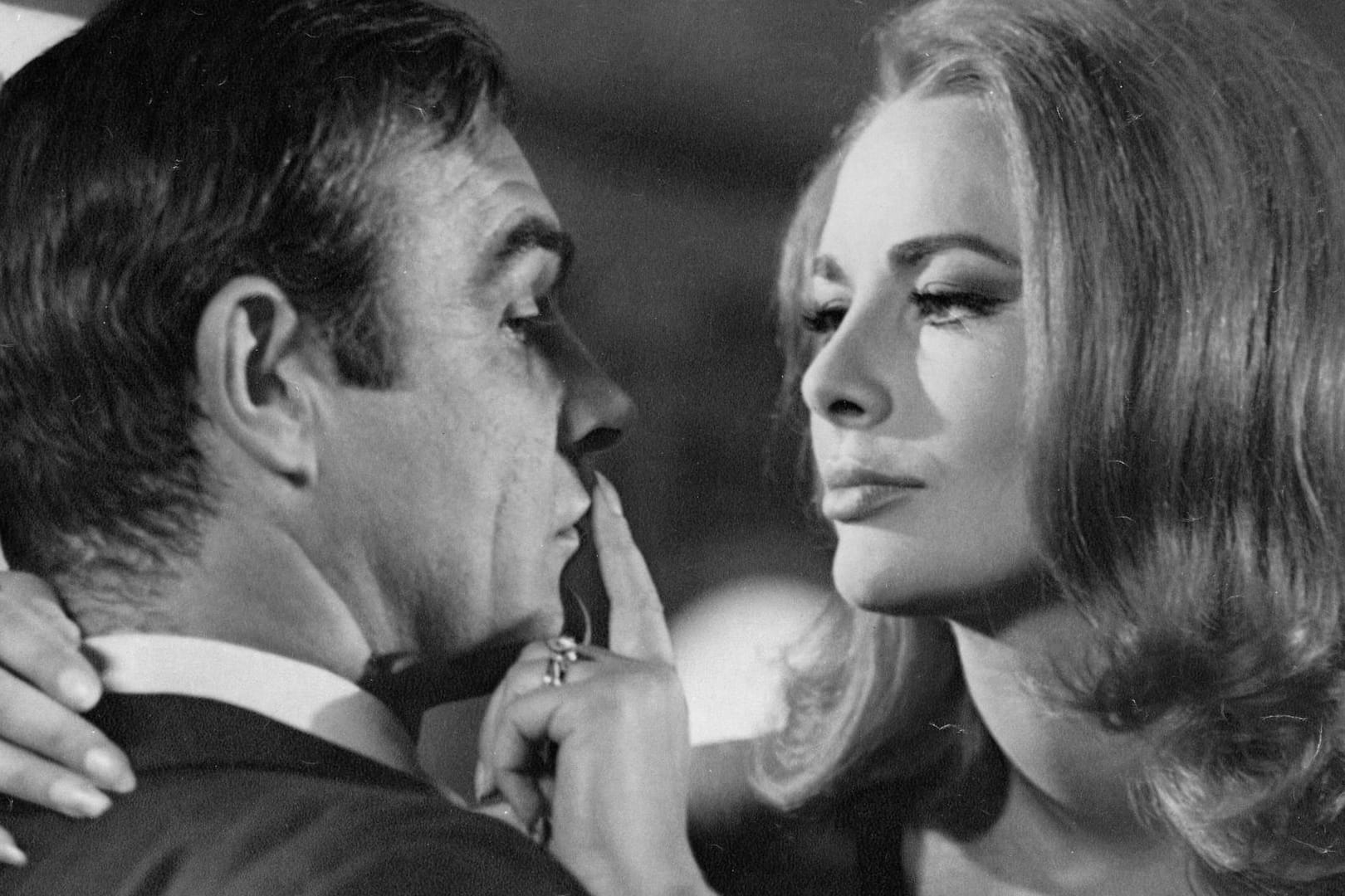 Karin Dor durfte Sean Connery in den Armen liegen.