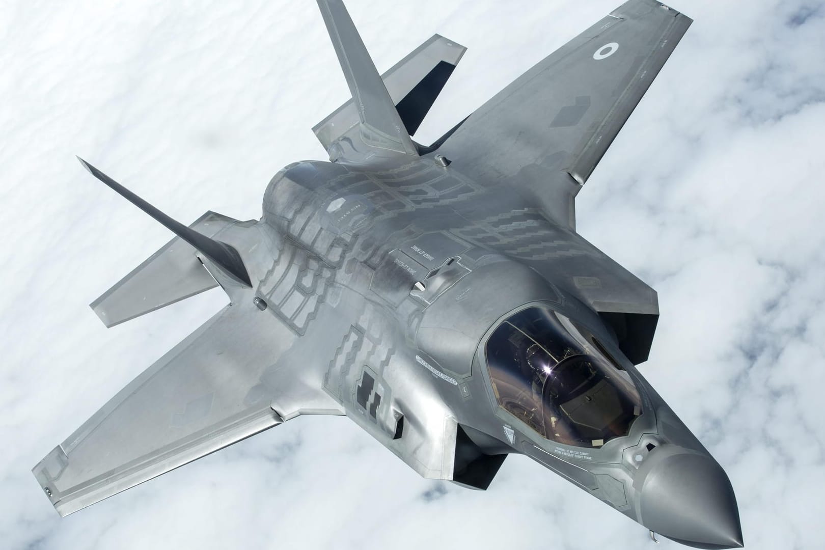 F-35 Kampfflugzeug im Flug: Die Luftwaffe plant derzeit den Kauf von Flugzeugen mit einer Technik, die gegnerisches Radar stören kann.