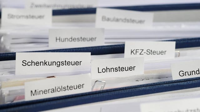 Die Novemberschätzung ist für CDU, CSU, FDP und Grüne besonders wichtig, weil sie ihnen die finanziellen Spielräume aufzeigt für ein mögliches Regierungsbündnis. Die Novemberschätzung ist für CDU, CSU, FDP und Grüne besonders wichtig, weil sie ihnen die finanziellen Spielräume aufzeigt für ein mögliches Regierungsbündnis.