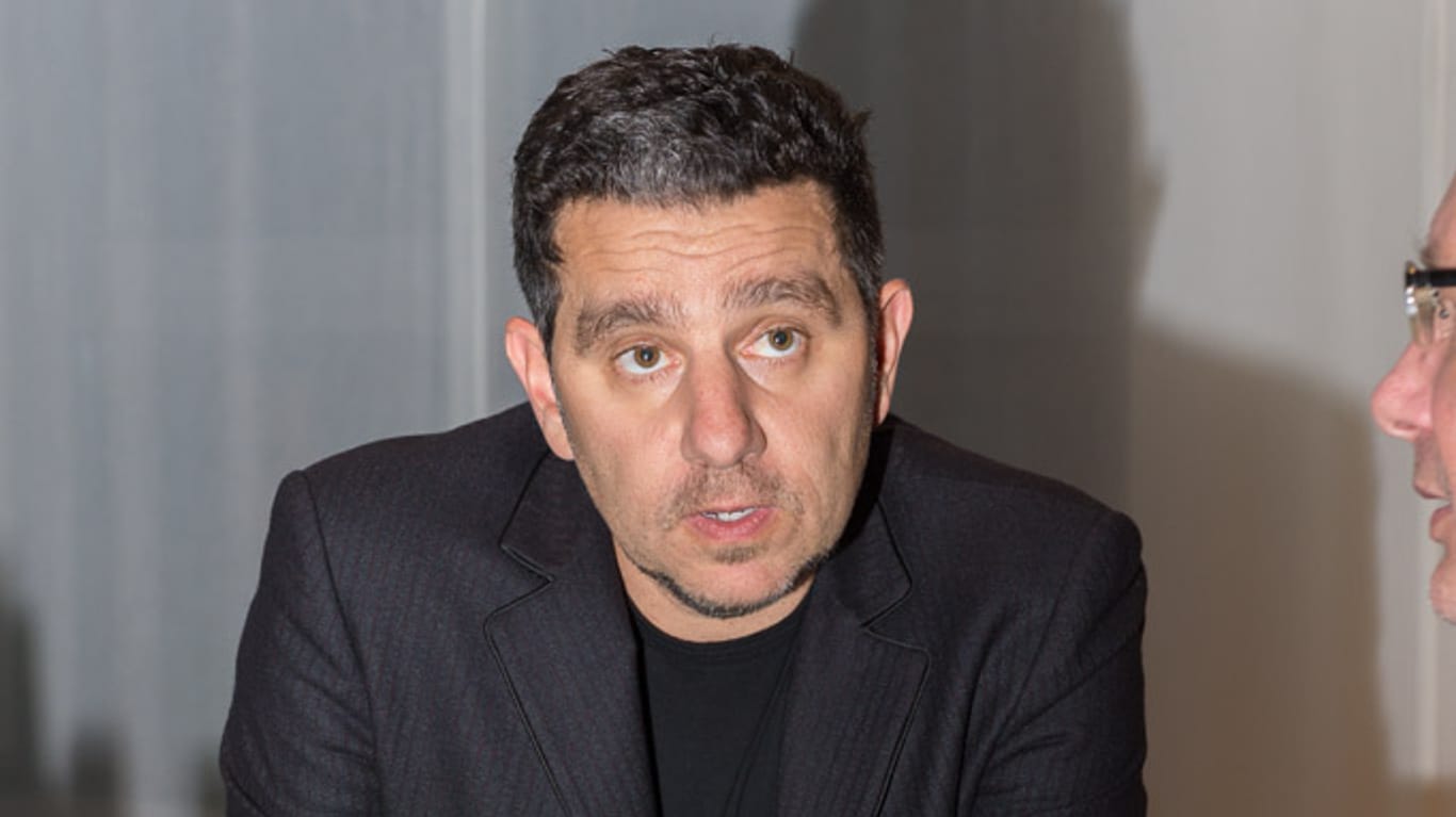 Panos Panay ist bei "Corporate Vice President Microsoft Devices".