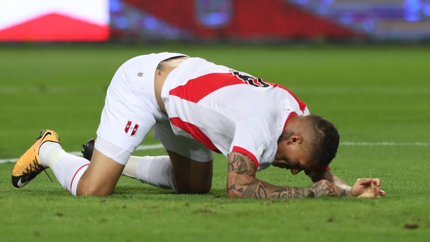 Peru-Kapitän Paolo Guerrero fehlt gegen Neuseeland, weil er nach einem positiven Dopingtest für 30 Tage gesperrt wurde.