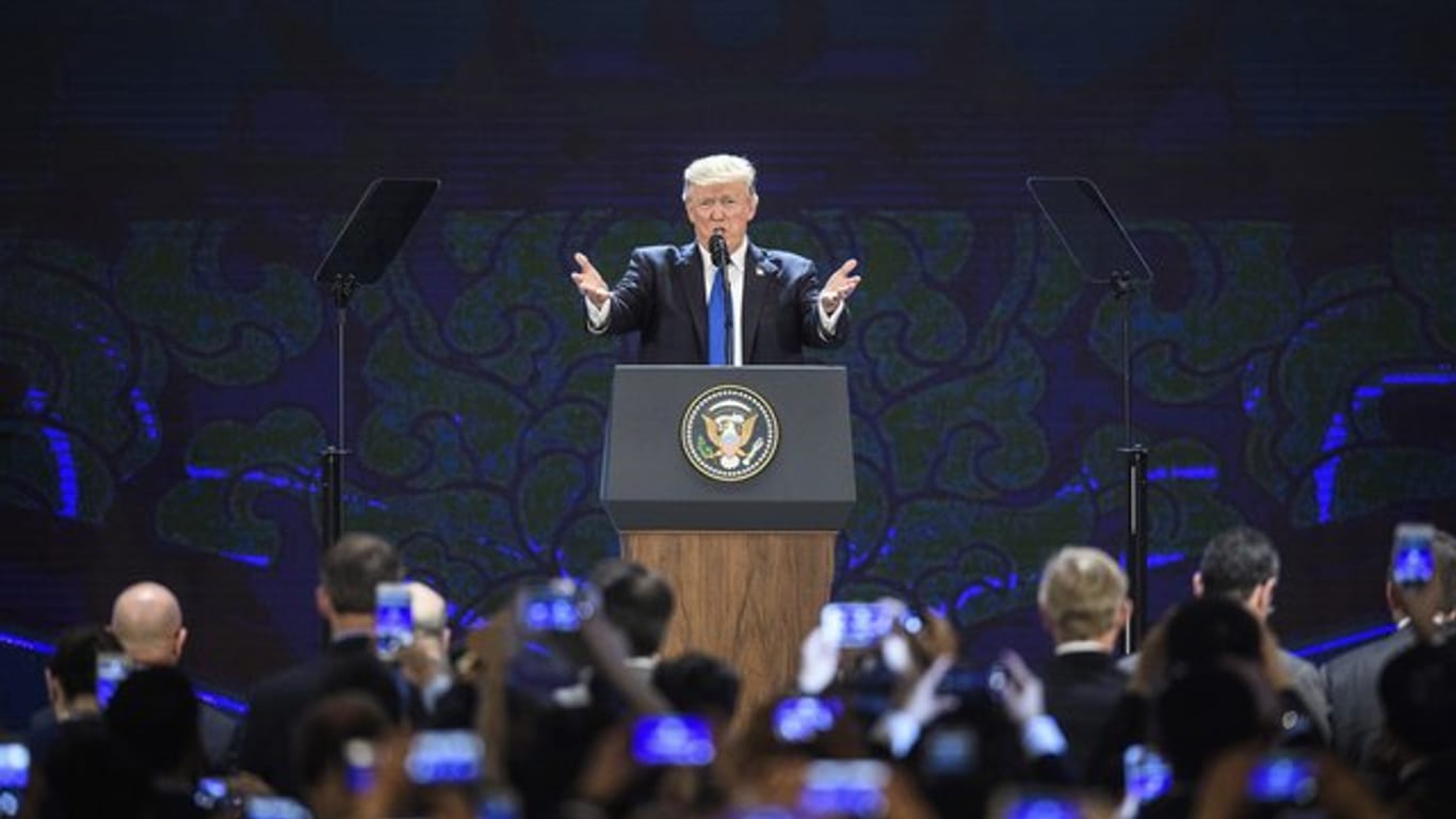 US-Präsident Donald Trump spricht im Kongresszentrum in Da Nang beim Gipfeltreffen der Asiatisch-Pazifischen Wirtschaftsgemeinschaft (Apec).