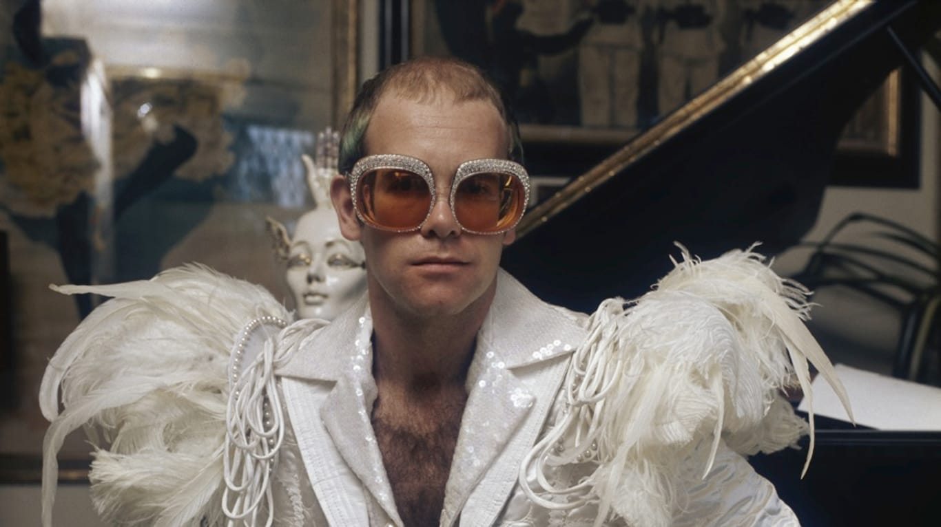 Elton John präsentiert seine größten Hits.