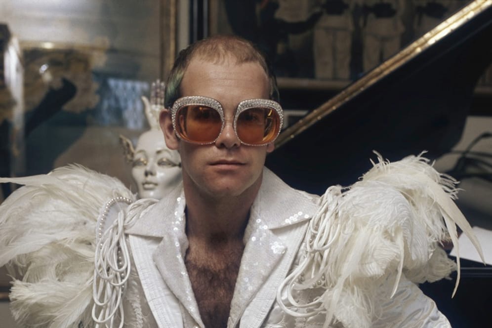 Elton John präsentiert seine größten Hits.