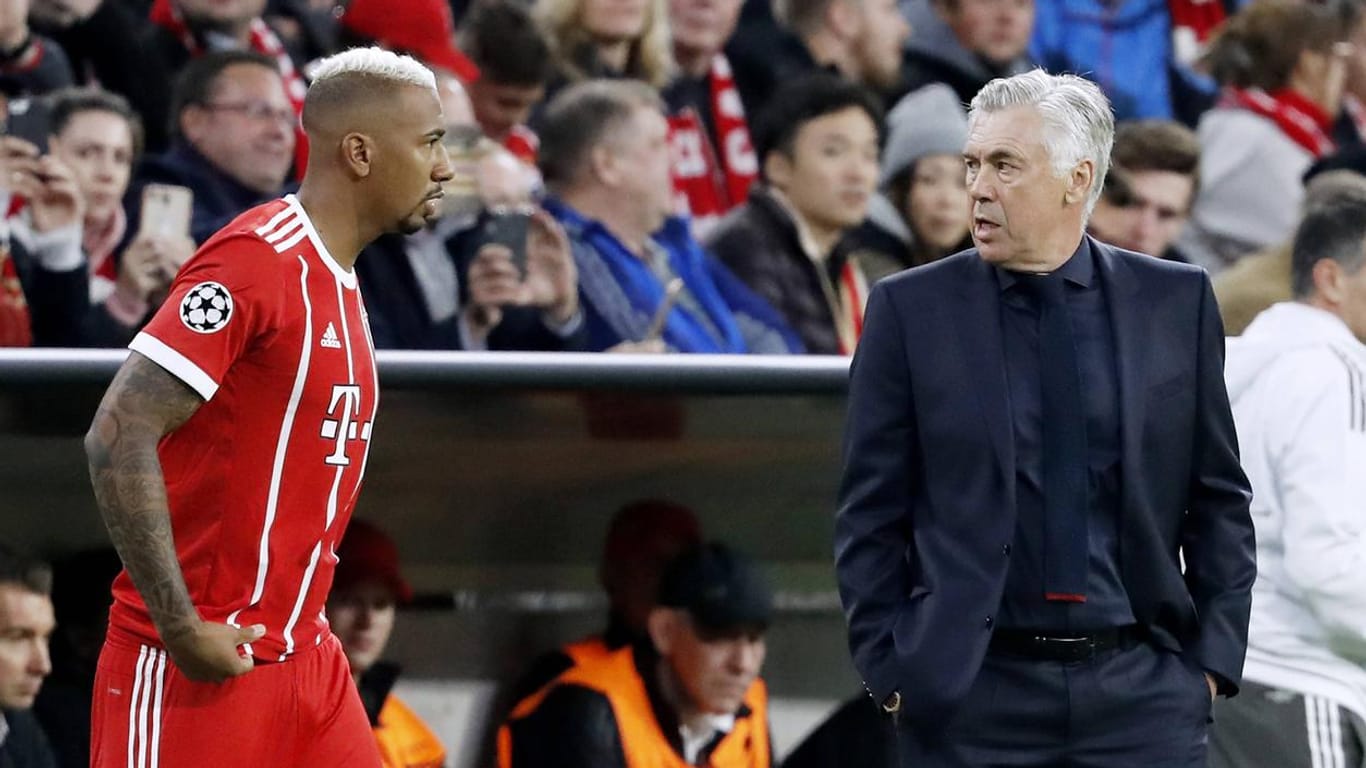 Eingewechselt: Ex-Bayern-Trainer Carlo Ancelotti (r.) bringt beim Champions-League-Spiel gegen Anderlecht Jeromé Boateng ins Spiel.