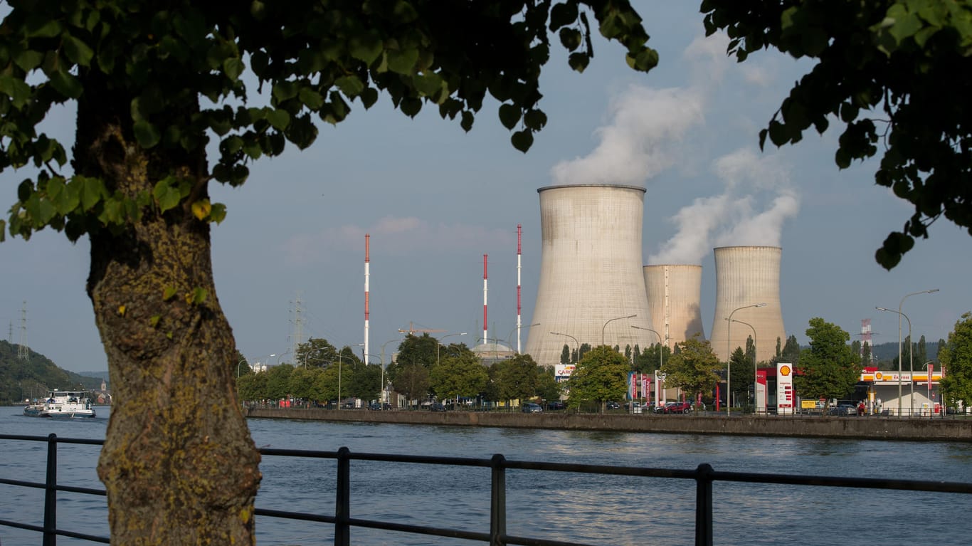 Das Kernkraftwerk Tihange in Belgien: Im September hatte man Jod-Tabletten an die Bevölkerung verteilt, um diese im Katastrophenfall vor Schilddrüsenkrebs zu schützen.