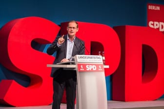 Unruhige Zeiten für die Berliner SPD: Der Regierende Bürgermeister und Parteichef Michael Müller beim Landesparteitag.