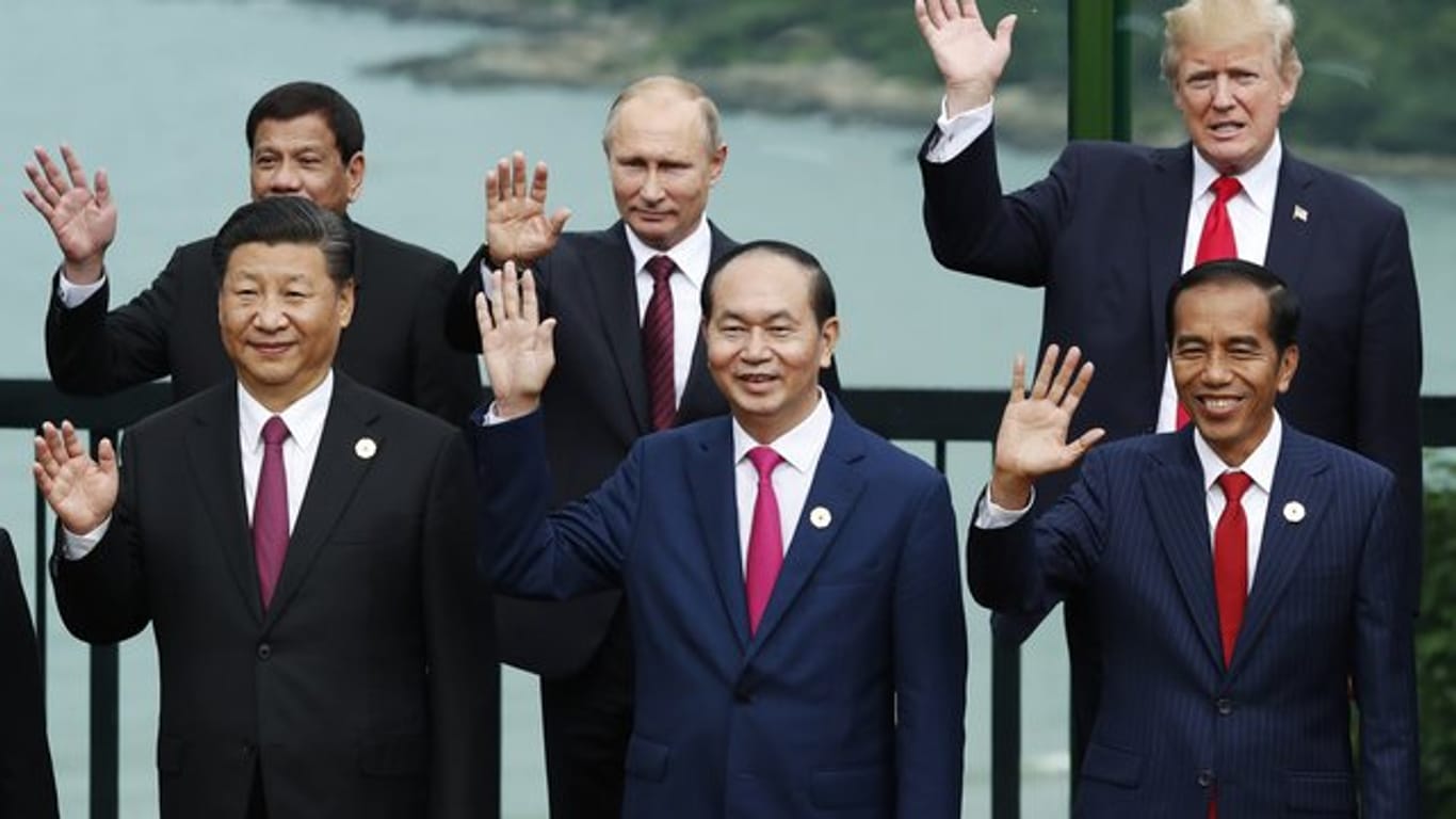 Familienfoto beim Gipfel der Asiatisch-Pazifischen Wirtschaftsgemeinschaft.