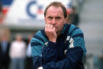 Novum in Deutschland: Für Willi Reimann zahlte der Hamburger SV 1987 zum ersten Mal eine Ablösesumme (kam für 300.00 Euro vom FC St. Pauli) für einen Trainer.