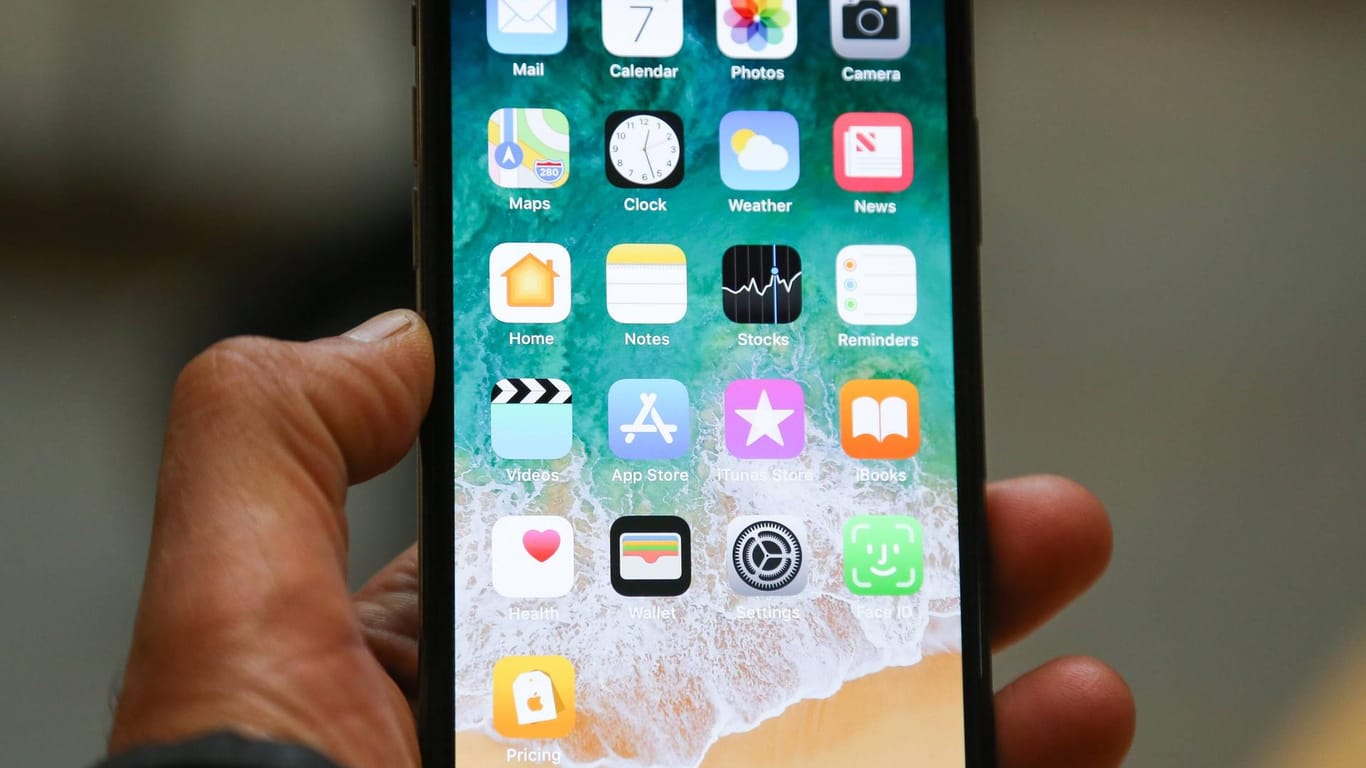 Das neue iPhone X: Hersteller Apple will Probleme mit dem Bildschirm lösen.