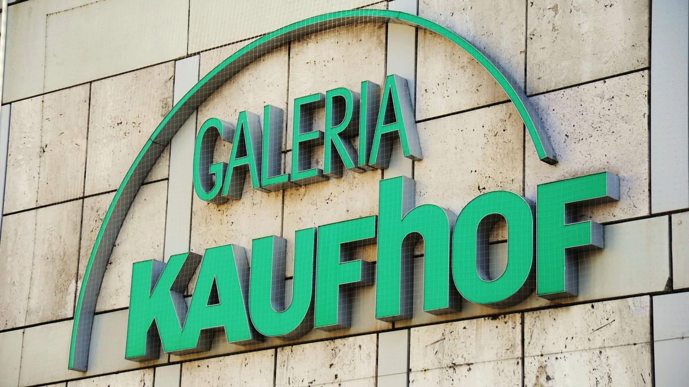 Galeria Kaufhof: Durch eine mögliche Fusion sieht mit Karstadt sieht der Kommunalverband die Innenstädte bedroht.