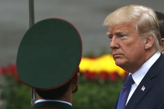 US-Präsident Donald Trump bei der Willkommenszeremonie am Präsidentenpalast in Hanoi.