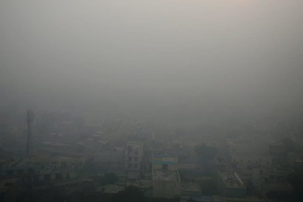 Die ohnehin sehr hohe Luftverschmutzung in der 17-Millionen-Metropole Neu Delhi hat sich in den vergangenen Tagen deutlich verschlimmert.