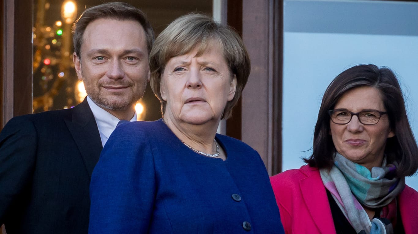 Bundeskanzlerin Angela Merkel steht zwischen Christian Lindner und Katrin Göring-Eckardt: Union, FDP und Grüne sind sich in der Sicherheits- und Innenpolitik noch nicht näher gekommen.