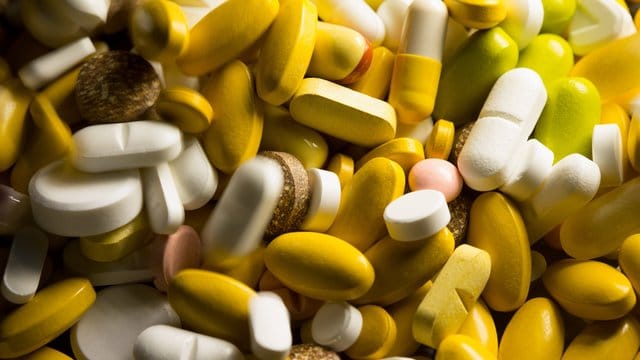 Knapp 62 000 Mal soll ein Apotheker Krebsmedikamente gepanscht und so allein die gesetzlichen Krankenkassen um 56 Millionen Euro betrogen haben. Knapp 62 000 Mal soll ein Apotheker Krebsmedikamente gepanscht und so allein die gesetzlichen Krankenkassen um 56 Millionen Euro betrogen haben.