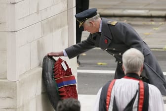Der britische Prinz Charles legte bei der Gedenkveranstaltung anlässlich des Rememberance Sunday einen Kranz nieder.