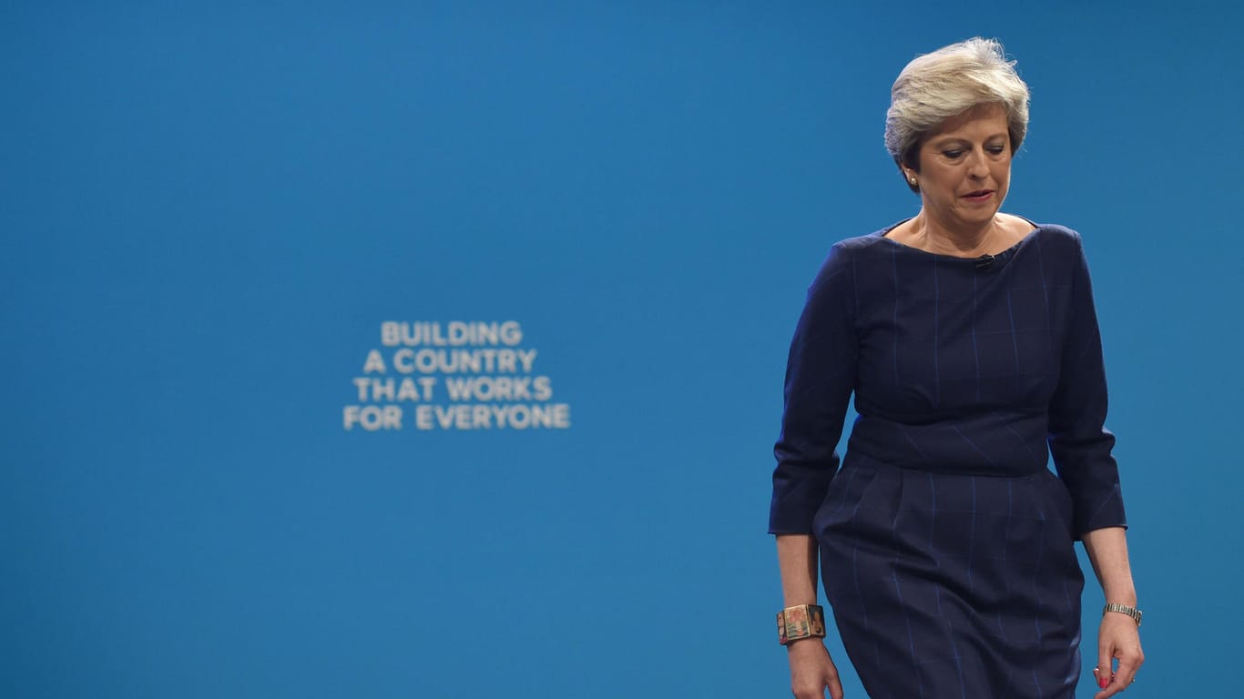 Abgeordnete wollen Theresa May Misstrauen aussprechen